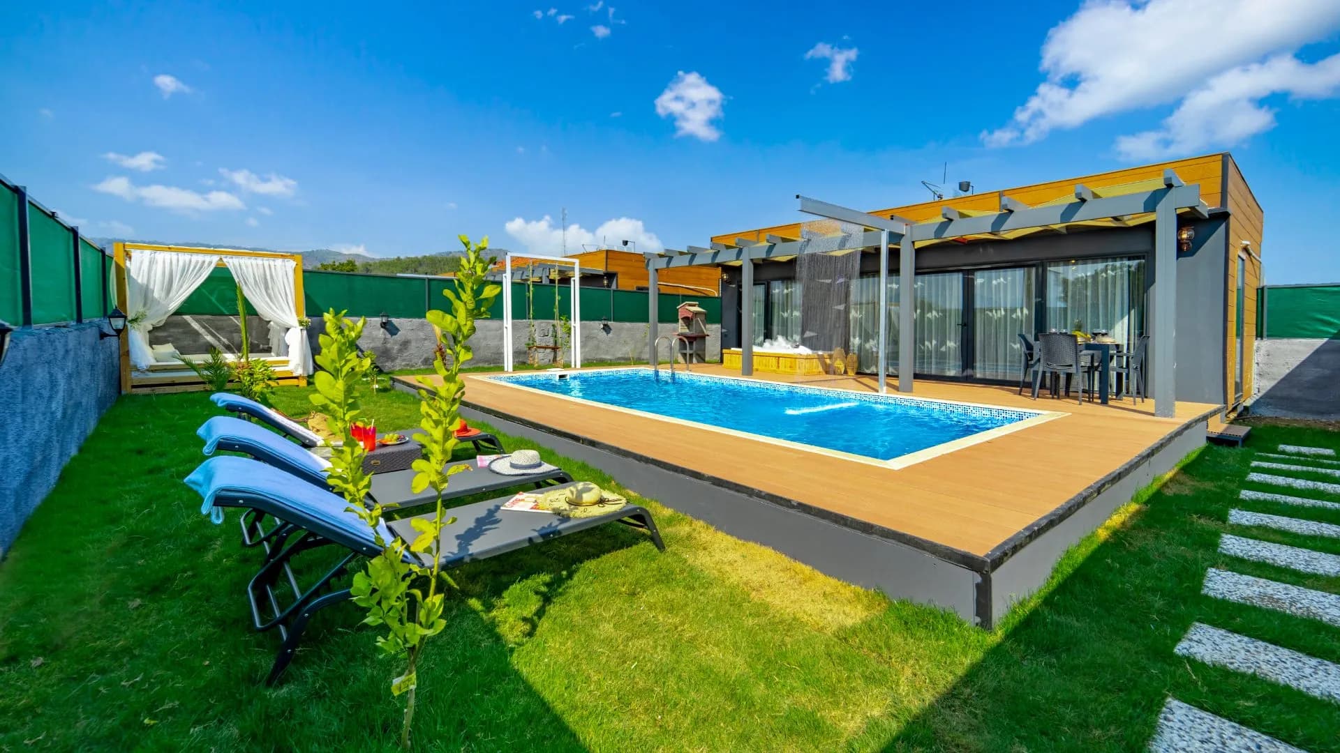 Veranda jakuzili bungalov