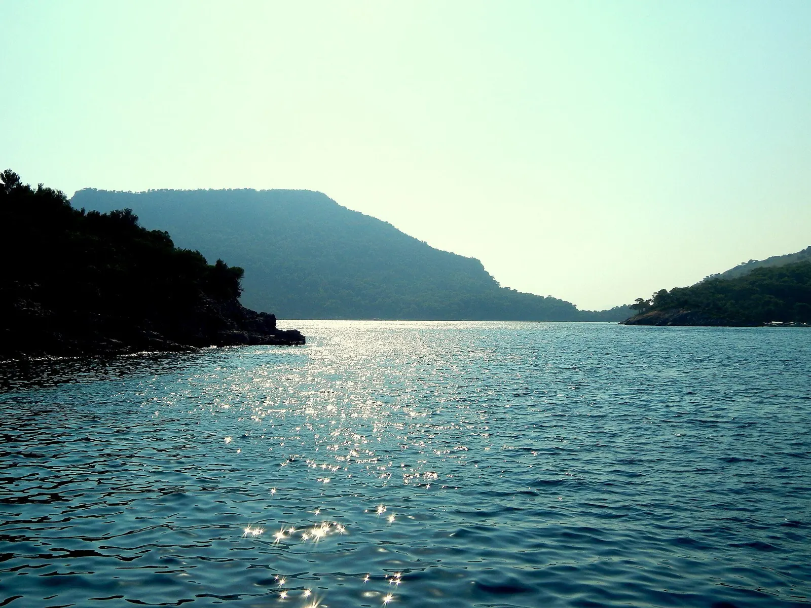 Fethiye balayında Gemiler Adası çevresinde tekneyle ulaşılan tenha koy